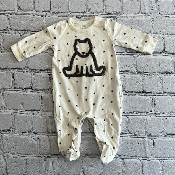 Baby Gap bundle 0-3m (ivory organically grown cotton one piece pyjama & outfit) - Picture 8 of 12